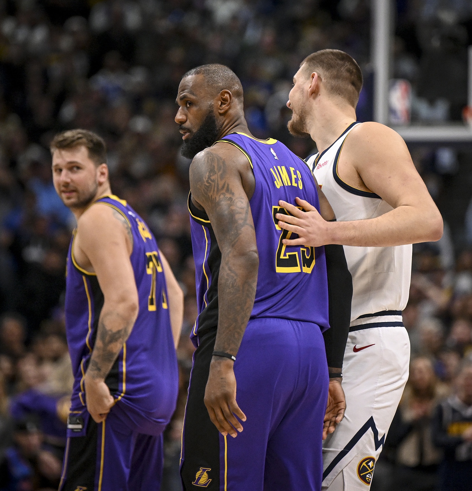 NBA历史季后赛场均至少20+7+7球员：詹姆斯 东契奇 约基奇 巴恩斯